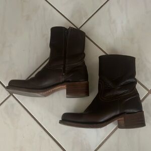Women’s Frye boots. Size 8 in great condition